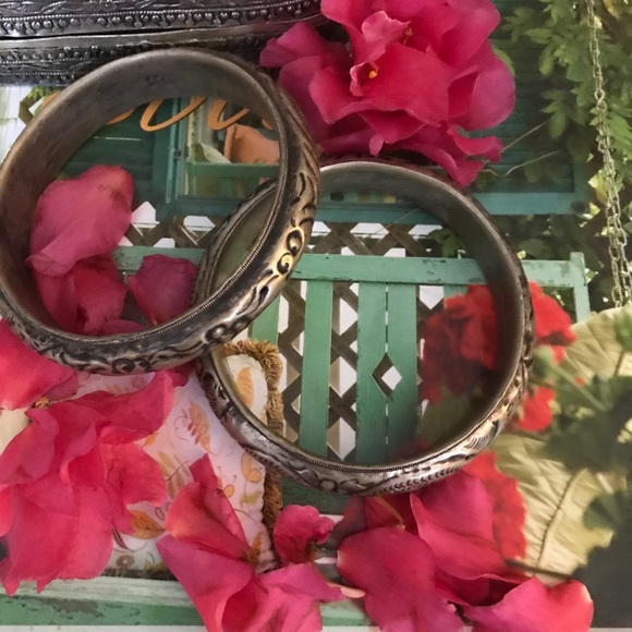 Vintage Moroccan bangle set. They make a noise. - Picture 2 of 2